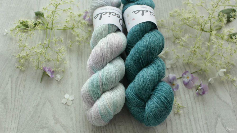 "Teal" 75% merino 20% hedvábí 5% stříbrná stellina 800m
