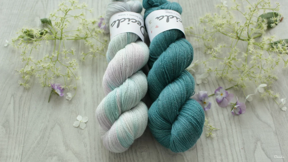 "Ledové sny" 75% merino 20% hedvábí 5% stříbrná stellina 800m