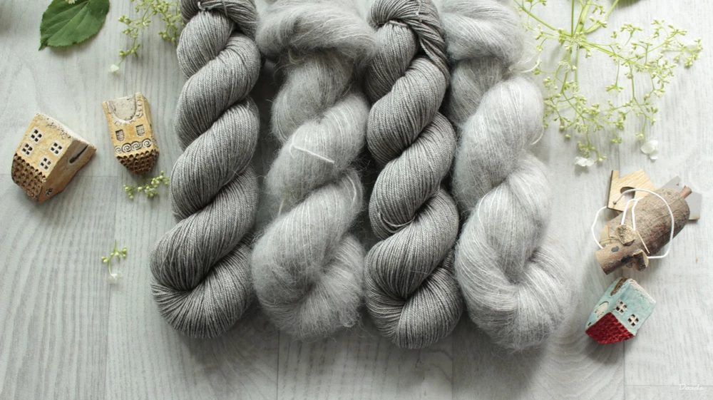 Přírodní -  42%  baby alpaka 13% merino 10 % yak 35% hedvábí 50g