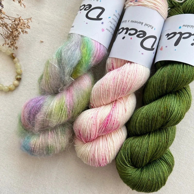 "Susurro Verde"- 64% superkid mohér 3% merino 10% flitry 23% hedvábí 400m/50g