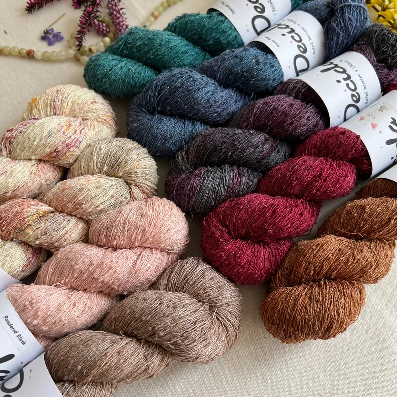 "Wild Story" 42% hedvábí 26% baby alpaka 26% merino superwash a 6% zlatá stellina 980m