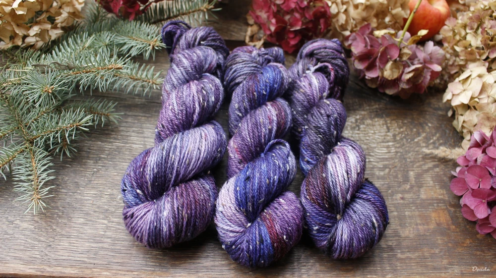 "Violet dream" - merino a Donegal neps ARAN 166m/100g