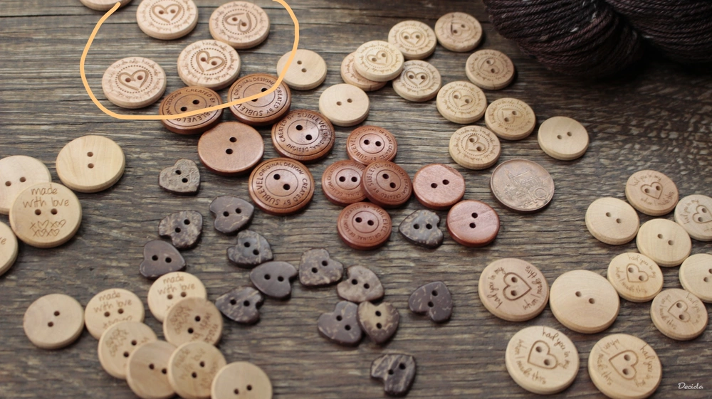 Dřevěné knoflíky Handmade Srdce 25mm