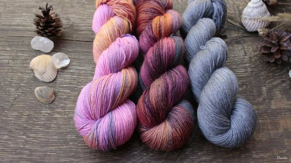 "Grey" - 60%merino 20%hedvábí 20%ramie 425m/100g