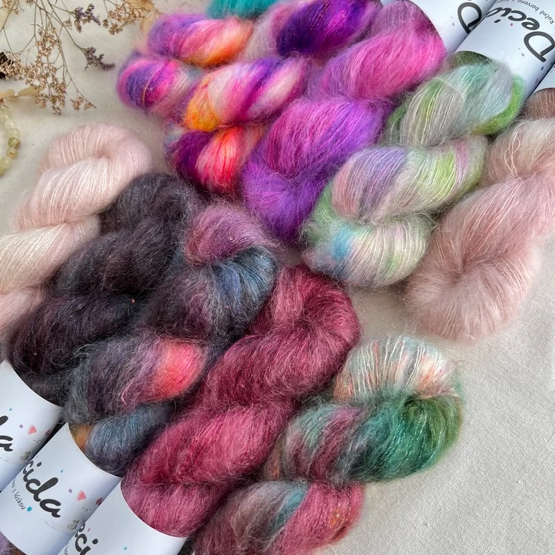 "Susurro Verde"- 64% superkid mohér 3% merino 10% flitry 23% hedvábí 400m/50g