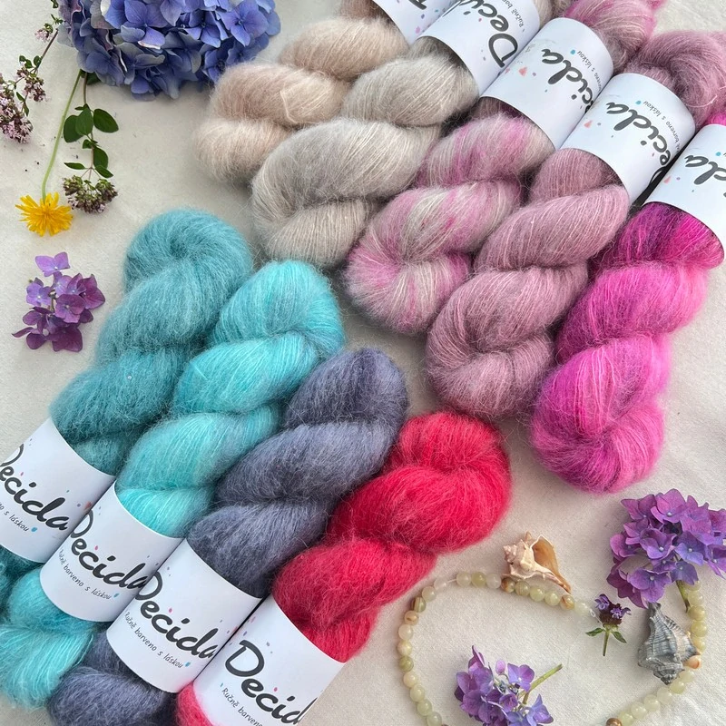 "Crystal Tide"- 64% baby alpaka 3% merino 10% flitry 23% hedvábí 400m/50g