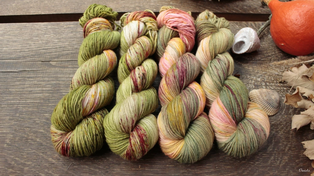 "Speckled green" - Merino sw/polyamid 270m/100g