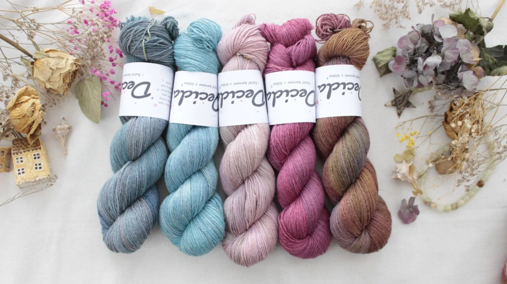 "Leaves" -  80% Merino Easywash/20% Len 400m/100g