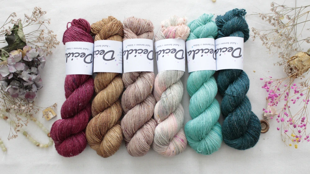 "Tawny" -  Single 90% Merino sw/10% Len 366m