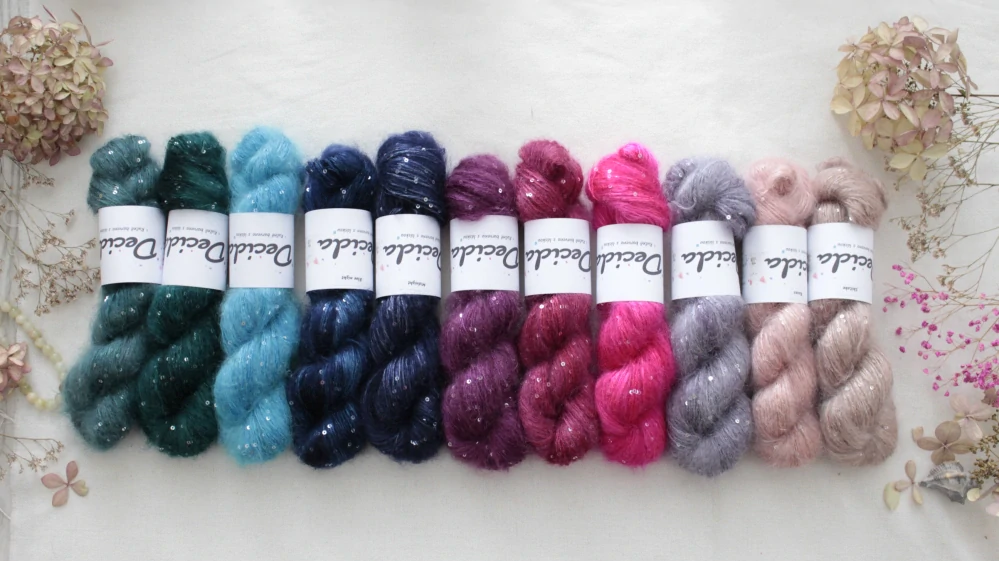 "Shitake 4" - 34% superkid mohér 11% hedvábí 41% nylon 14% polyester 195m/50g