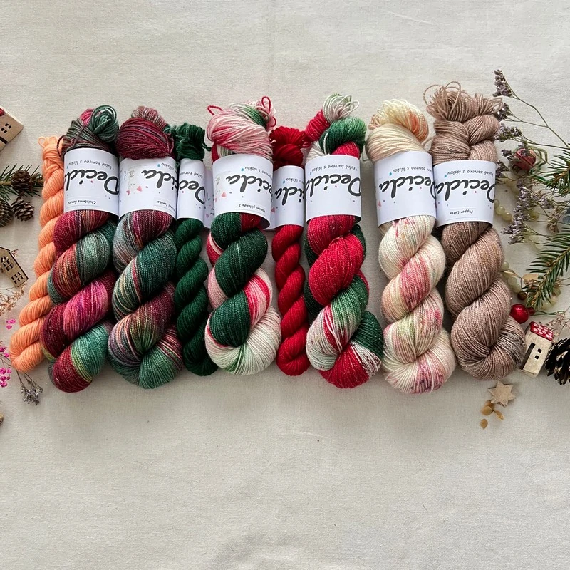 "Vánoční girlanda 7 - zelená" - 120g Merino sw/Nylon/Zlatá stellina 400m