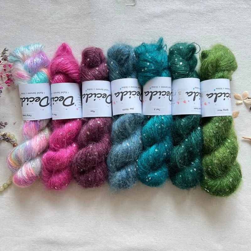 "Fairy Confetti" - 34% superkid mohér 11% hedvábí 41% nylon 14% polyester 195m/50g