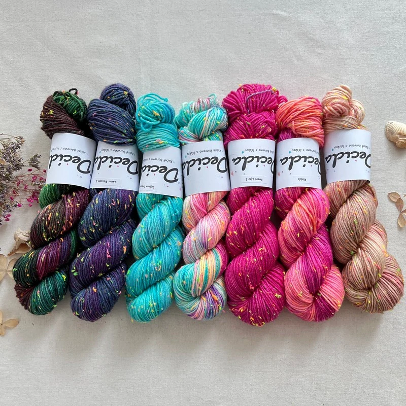 "Lunar Blossom 2" Donegal DK -  85% merino a 15% donegal nopky 212m