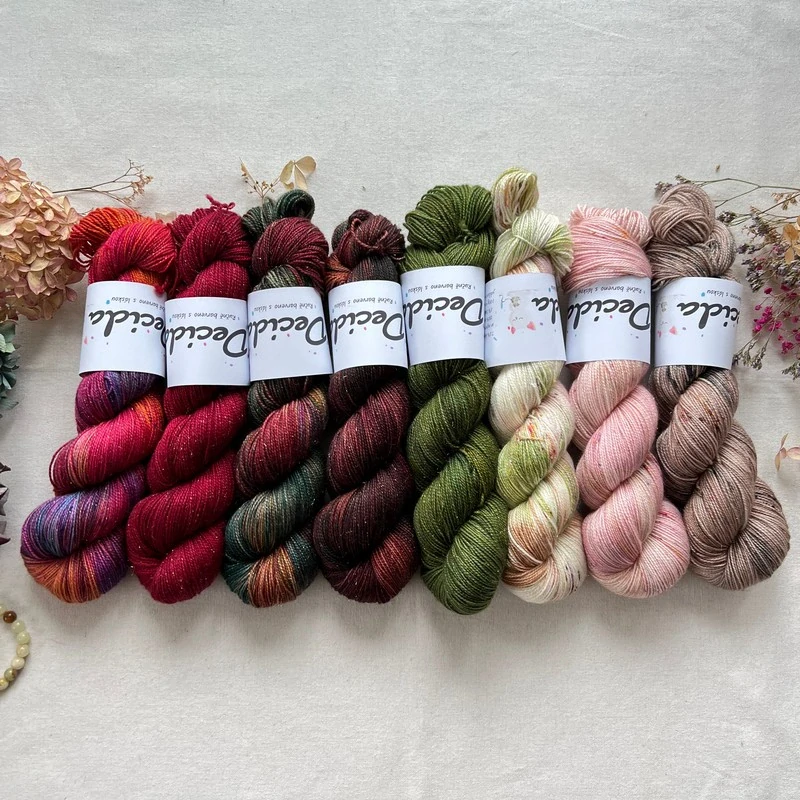 "Olive Crown" - 75% merino sw 20% nylon 5% zlatá stellina 400m