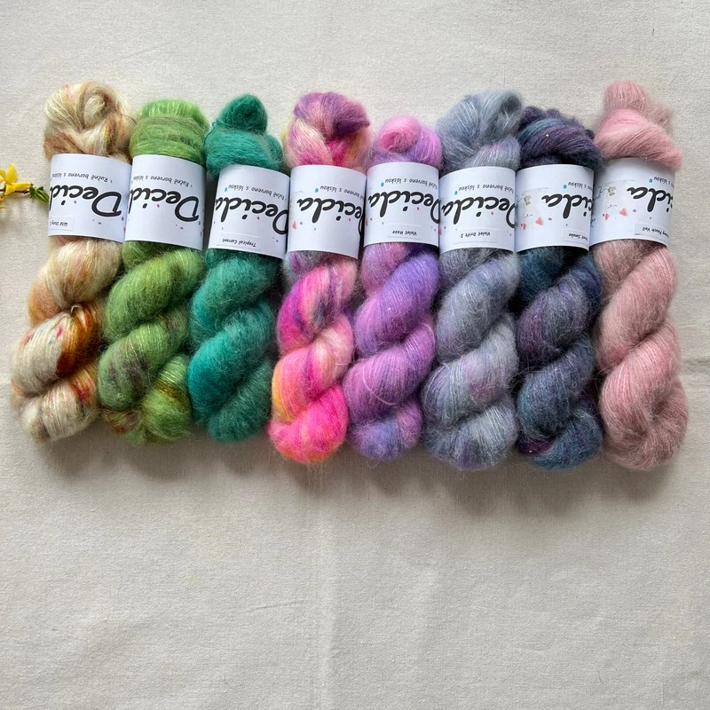 "Violet Drift 2"- 64% baby alpaka 3% merino 10% flitry 23% hedvábí 400m/50g