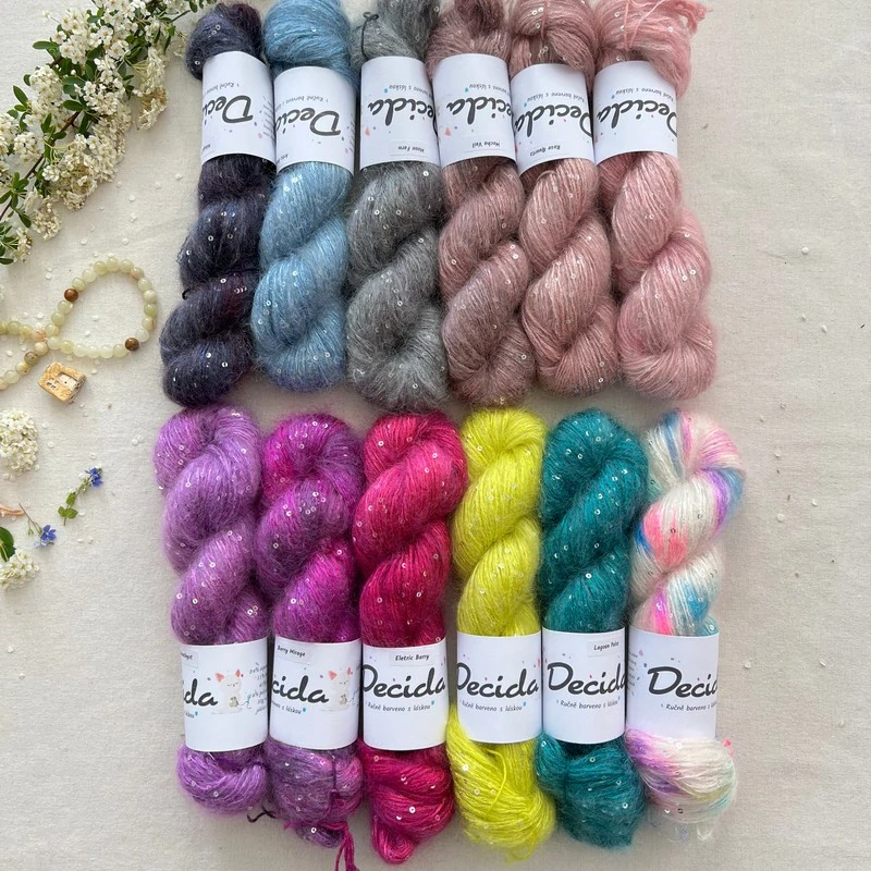 "Eletric Lime" - 34% superkid mohér 11% hedvábí 41% nylon 14% polyester 195m/50g 