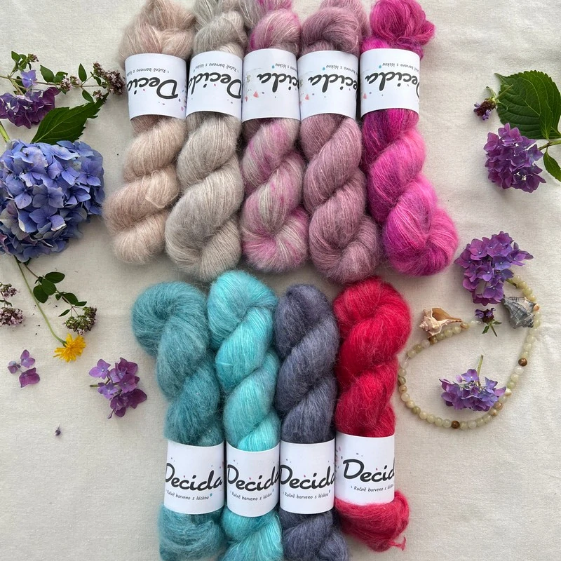"Crystal Tide"- 64% baby alpaka 3% merino 10% flitry 23% hedvábí 400m/50g