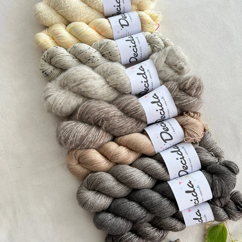 Přírodní Donegal DK -  85% merino a 15% donegal nopky