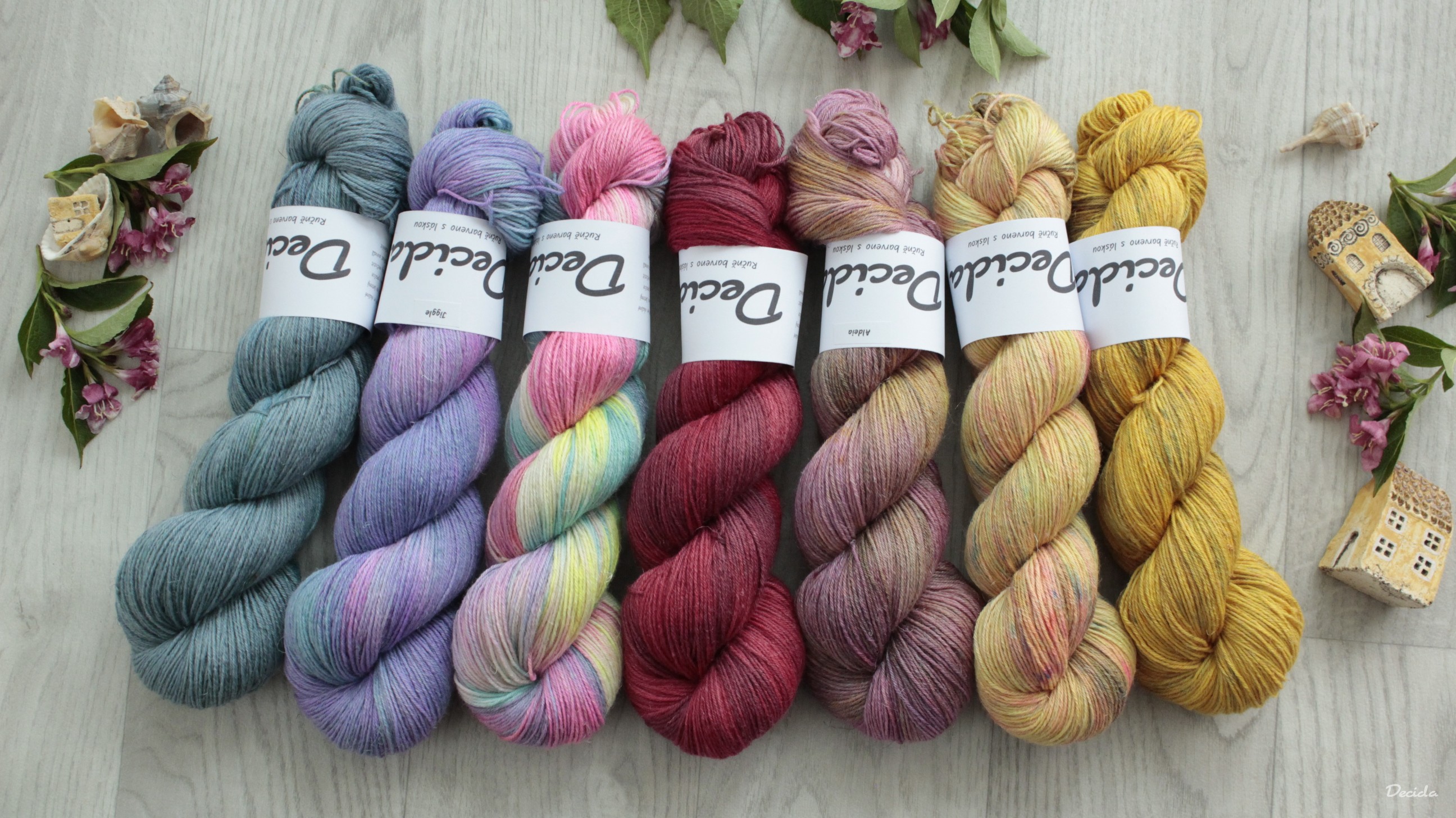 "Jiggle" -  80% Merino Easywash/20% Len 400m/100g