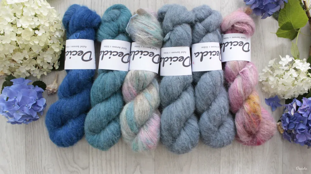 "Šedomodrá 2" -  42%  baby alpaka 13% merino 10 % yak 35% hedvábí 50g